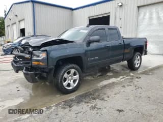 ✅ 2018 Chevrolet Silverado 1500 LT • VIN: 1GCVKREC5JZ128514 • Лот: 70560755. Опубликован ранее на Copart с пробегом 121 035 миль. Бесплатный доступ к архиву аукционных продаж из США и подробный отчёт об истории автомобиля на DreamBid. Изображение 1.