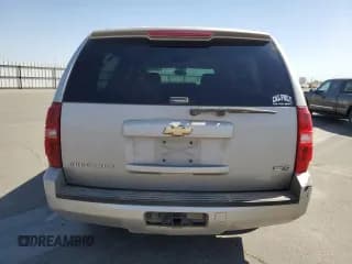 ✅ 2007 Chevrolet Suburban LT • VIN: 1GNFC16037J303073 • Lot: 73184914. Wystawiony na Copart z przebiegiem 251 887 mil. Bezpłatny archiwum sprzedaży aukcyjnych z USA i szczegółowy raport historii pojazdu na DreamBid. Zdjęcie 6.