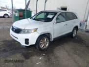 ✅ 2015 Kia Sorento LX • VIN: 5XYKT3A63FG581596 • Lot: 43641503. Wystawiony na IAAI z przebiegiem 155 068 mil. Bezpłatny archiwum sprzedaży aukcyjnych z USA i szczegółowy raport historii pojazdu na DreamBid. Zdjęcie 2.
