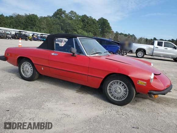 ✅ 1978 Alfa Romeo Spider • VIN: AR115410004279 • Lot: 81097265. Listed on Copart with 10,821 mi. Free auction sales archive from the USA and detailed vehicle history report at DreamBid. Image 4.