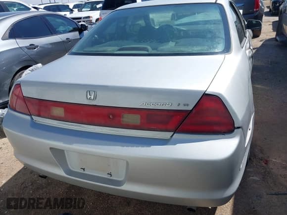 ✅ 2000 Honda Accord LX • VIN: 1HGCG2248YA036577 • Lot: 43163727. Wystawiony na IAAI z przebiegiem Nie podano. Bezpłatny archiwum sprzedaży aukcyjnych z USA i szczegółowy raport historii pojazdu na DreamBid. Zdjęcie 17.
