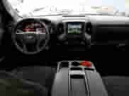 2021 Chevrolet Silverado 1500 Custom z VIN 1GCRYBEH9MZ140835, wystawiony jako Copart lot #86516254 z przebiegiem 99 088 mil mil oraz Szkoda całkowita • Salvage title. Historia ofert i sprzedaży dostępna na DreamBid. Obrazek 8.