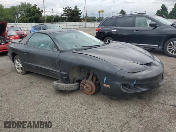 ✅ 1998 Pontiac Firebird Firebird • VIN: 2G2FS22K2W2209783 • Lot: 69790445. Wystawiony na Copart z przebiegiem Nie podano. Bezpłatny archiwum sprzedaży aukcyjnych z USA i szczegółowy raport historii pojazdu na DreamBid. Zdjęcie 4.