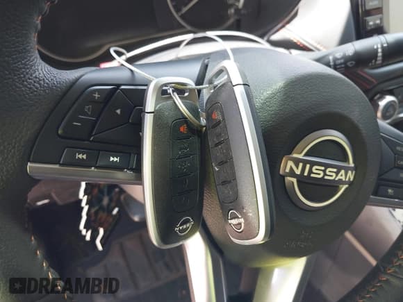 ✅ 2025 Nissan Versa SR • VIN: 3N1CN8FV7SL828880 • Лот: 42690691. Опубликован ранее на IAAI с пробегом Не указан. Бесплатный доступ к архиву аукционных продаж из США и подробный отчёт об истории автомобиля на DreamBid. Изображение 11.