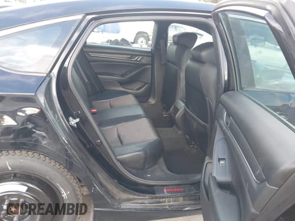 ✅ 2018 Honda Accord Sport • VIN: 1HGCV1F30JA005878 • Lot: 43635057. Wystawiony na IAAI z przebiegiem 179 738 mil. Bezpłatny archiwum sprzedaży aukcyjnych z USA i szczegółowy raport historii pojazdu na DreamBid. Zdjęcie 8.