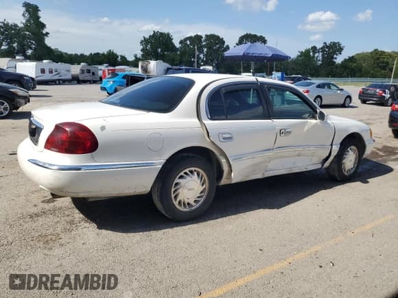 ✅ 1998 Lincoln Continental • VIN: 1LNFM97V4WY686733 • Lot: 65069875. Wystawiony na Copart z przebiegiem 196 760 mil. Bezpłatny archiwum sprzedaży aukcyjnych z USA i szczegółowy raport historii pojazdu na DreamBid. Zdjęcie 3.