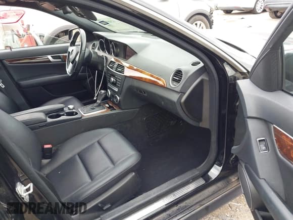 ✅ 2012 Mercedes-Benz C 300 Sport • VIN: WDDGF8BB9CR208314 • Lot: 42489087. Listed on IAAI with 117,601 mi. Free auction sales archive from the USA and detailed vehicle history report at DreamBid. Image 5.