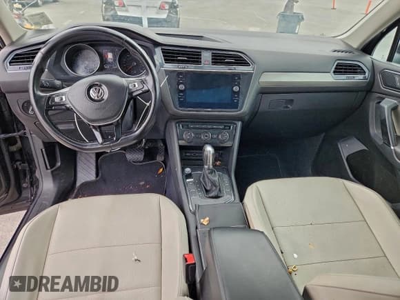 ✅ 2018 Volkswagen Tiguan SEL • VIN: 3VV3B7AX0JM068343 • Лот: 95180535. Опубликован ранее на Copart с пробегом 164 528 миль. Бесплатный доступ к архиву аукционных продаж из США и подробный отчёт об истории автомобиля на DreamBid. Изображение 8.