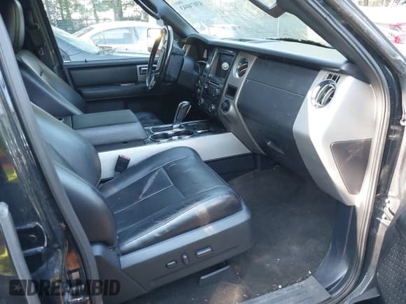 ✅ 2016 Ford Expedition Max Limited • VIN: 1FMJK2AT1GEF23300 • Lot: 43074043. Wystawiony na IAAI z przebiegiem 238 822 mil. Bezpłatny archiwum sprzedaży aukcyjnych z USA i szczegółowy raport historii pojazdu na DreamBid. Zdjęcie 5.