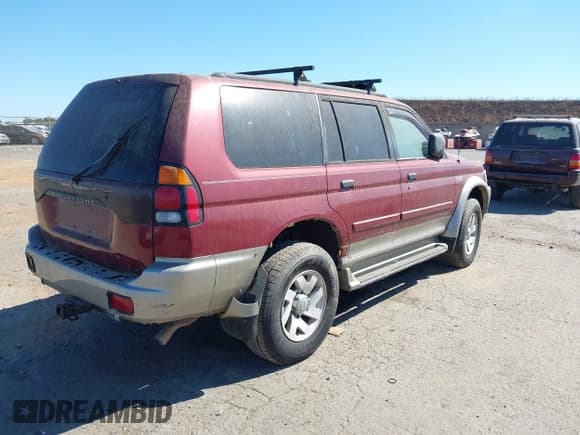 ✅ 2000 Mitsubishi Montero Sport LS • VIN: JA4MT31HXYP012040 • Lot: 43002994. Listed on IAAI with 219,710 mi. Free auction sales archive from the USA and detailed vehicle history report at DreamBid. Image 4.