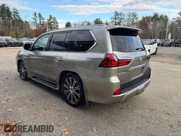 ✅ 2018 Lexus LX 570 • VIN: JTJHY7AX6J4263505 • Lot: 92914435. Listed on Copart with 85,124 mi. Free auction sales archive from the USA and detailed vehicle history report at DreamBid. Image 3.