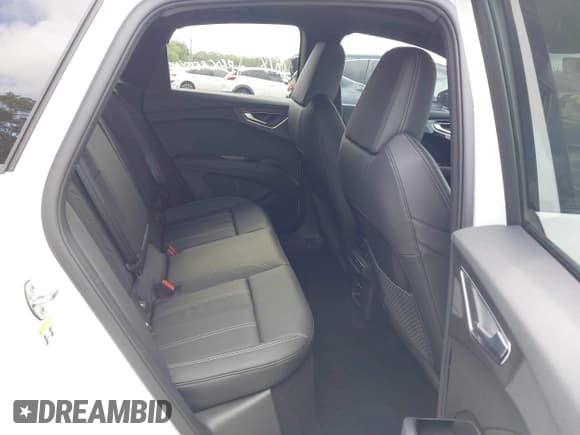 ✅ 2024 Audi Q4 e-tron Sportback Prestige • VIN: WA14UBFZ0RP085282 • Лот: 42351737. Опубликован ранее на IAAI с пробегом 6 394 миль. Бесплатный доступ к архиву аукционных продаж из США и подробный отчёт об истории автомобиля на DreamBid. Изображение 8.