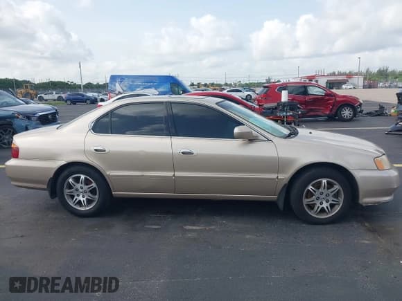 ✅ 2001 Acura TL • VIN: 19UUA56611A001646 • Лот: 42451287. Опубликован ранее на IAAI с пробегом 267 259 миль. Бесплатный доступ к архиву аукционных продаж из США и подробный отчёт об истории автомобиля на DreamBid. Изображение 13.