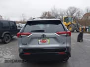 ✅ 2025 Toyota RAV4 SE • VIN: JTMCB3FV4SD274566 • Lot: 43590362. Wystawiony na IAAI z przebiegiem 4 470 mil. Bezpłatny archiwum sprzedaży aukcyjnych z USA i szczegółowy raport historii pojazdu na DreamBid. Zdjęcie 16.