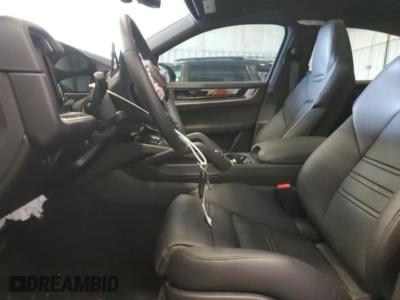 ✅ 2024 Porsche Cayenne • VIN: WP1BA2AY3RDA56525 • Lot: 61639585. Listed on Copart with 3,204 mi. Free auction sales archive from the USA and detailed vehicle history report at DreamBid. Image 7.