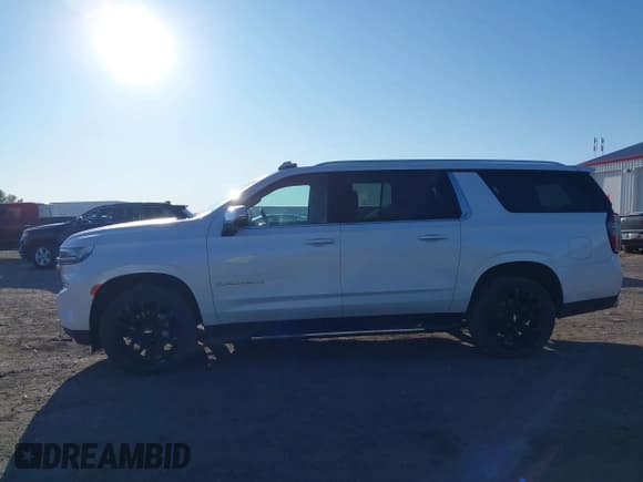 ✅ 2022 Chevrolet Suburban Premier • VIN: 1GNSKFKD3NR267634 • Lot: 42737206. Wystawiony na IAAI z przebiegiem 59 812 mil. Bezpłatny archiwum sprzedaży aukcyjnych z USA i szczegółowy raport historii pojazdu na DreamBid. Zdjęcie 14.