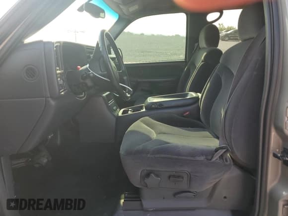 ✅ 2002 GMC Sierra 1500HD SLE • VIN: 1GTGC13U12F157806 • Lot: 61064885. Listed on Copart with 100,361 mi. Free auction sales archive from the USA and detailed vehicle history report at DreamBid. Image 7.