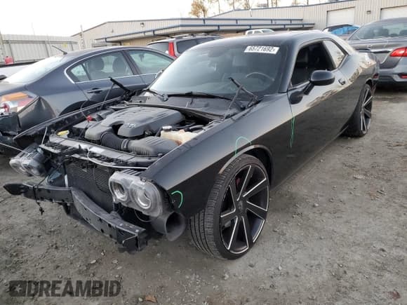 ✅ 2015 Dodge Challenger SXT Plus • VIN: 2C3CDZBG3FH715203 • Lot: 65721692. Wystawiony na Copart z przebiegiem 105 329 mil. Bezpłatny archiwum sprzedaży aukcyjnych z USA i szczegółowy raport historii pojazdu na DreamBid. Zdjęcie 1.