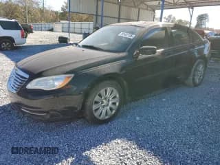 ✅ 2012 Chrysler 200 LX • VIN: 1C3CCBAB2CN191335 • Лот: 92482125. Опубликован ранее на Copart с пробегом 120 767 миль. Бесплатный доступ к архиву аукционных продаж из США и подробный отчёт об истории автомобиля на DreamBid. Изображение 1.