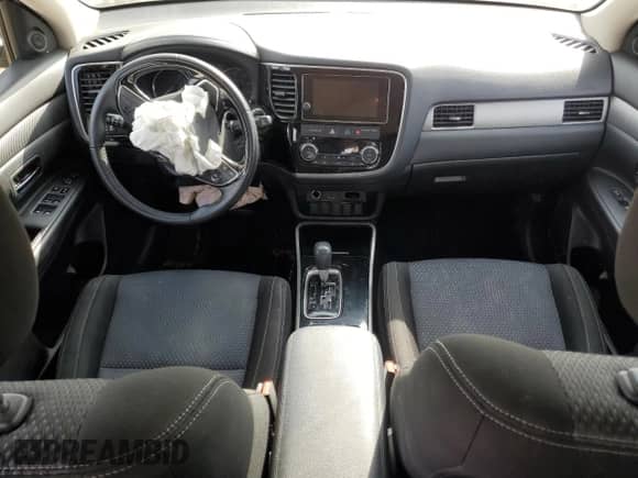 2017 Mitsubishi Outlander SE с VIN JA4AZ3A35HZ056814, выставлен на аукционе Copart как лот 72058665 с пробегом 88 161 миль миль и Списание • Salvage title. История ставок и продаж доступна на DreamBid. Изображение 8.