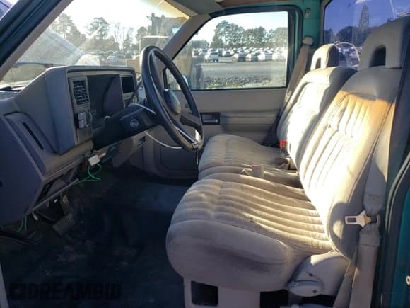 ✅ 1993 Chevrolet Silverado 1500 • VIN: 1GCDC14Z1PZ125750 • Lot: 82603895. Wystawiony na Copart z przebiegiem 182 926 mil. Bezpłatny archiwum sprzedaży aukcyjnych z USA i szczegółowy raport historii pojazdu na DreamBid. Zdjęcie 7.