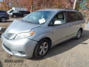 ✅ 2017 Toyota Sienna LE • VIN: 5TDKZ3DC3HS833935 • Lot: 43592951. Listed on IAAI with 97,688 mi. Free auction sales archive from the USA and detailed vehicle history report at DreamBid. Image 2.