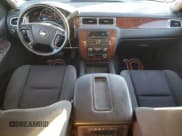 ✅ 2009 Chevrolet Suburban 1LT • VIN: 1GNFK26379R277553 • Lot: 78792504. Wystawiony na Copart z przebiegiem 146 736 mil. Bezpłatny archiwum sprzedaży aukcyjnych z USA i szczegółowy raport historii pojazdu na DreamBid. Zdjęcie 8.