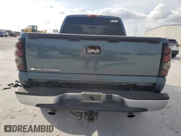 2007 Chevrolet Silverado 1500 LT1 with VIN 1GCEC19V07Z186582, listed as a Copart auction lot 82624535 with 204,867 mi miles and Salvage title. Bid and sale history available at DreamBid. Image 6.