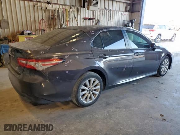 ✅ 2018 Toyota Camry LE • VIN: 4T1B11HK0JU558051 • Lot: 91110045. Wystawiony na Copart z przebiegiem 71 128 mil. Bezpłatny archiwum sprzedaży aukcyjnych z USA i szczegółowy raport historii pojazdu na DreamBid. Zdjęcie 3.