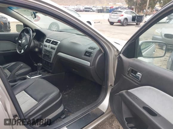 ✅ 2008 Mercury Milan • VIN: 3MEHM07ZX8R600305 • Lot: 42561117. Listed on IAAI with 120,094 mi. Free auction sales archive from the USA and detailed vehicle history report at DreamBid. Image 5.