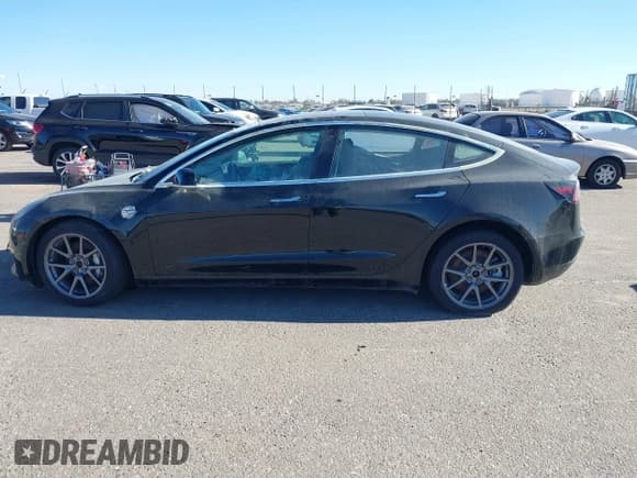 ✅ 2018 Tesla Model 3 Long Range Battery • VIN: 5YJ3E1EB5JF127862 • Lot: 43709587. Wystawiony na IAAI z przebiegiem 35 786 mil. Bezpłatny archiwum sprzedaży aukcyjnych z USA i szczegółowy raport historii pojazdu na DreamBid. Zdjęcie 14.