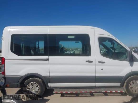 ✅ 2018 Ford Transit XL • VIN: 1FMZK1CM8JKB06736 • Lot: 43861025. Wystawiony na IAAI z przebiegiem 245 694 mil. Bezpłatny archiwum sprzedaży aukcyjnych z USA i szczegółowy raport historii pojazdu na DreamBid. Zdjęcie 13.