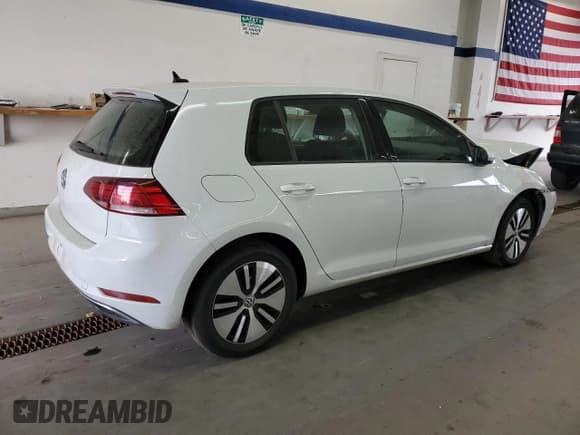 ✅ 2019 Volkswagen Golf SE • VIN: WVWKR7AU7KW902928 • Lot: 65591475. Listed on Copart with 26,883 mi. Free auction sales archive from the USA and detailed vehicle history report at DreamBid. Image 3.