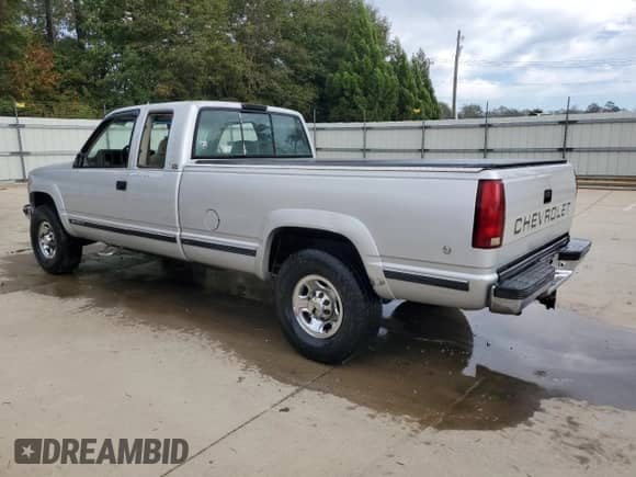 1994 Chevrolet Silverado 2500 z VIN 1GCGK29F3RE151412, wystawiony jako Copart lot #87254025 z przebiegiem 244 135 mil mil oraz Szkoda całkowita • Salvage title. Historia ofert i sprzedaży dostępna na DreamBid. Obrazek 2.
