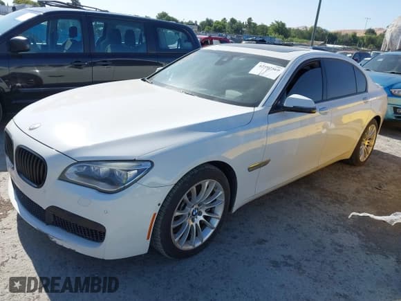 ✅ 2014 BMW 7 Series ALPINA B7 • VIN: WBAYE8C51ED135267 • Lot: 42592569. Wystawiony na IAAI z przebiegiem 138 110 mil. Bezpłatny archiwum sprzedaży aukcyjnych z USA i szczegółowy raport historii pojazdu na DreamBid. Zdjęcie 2.