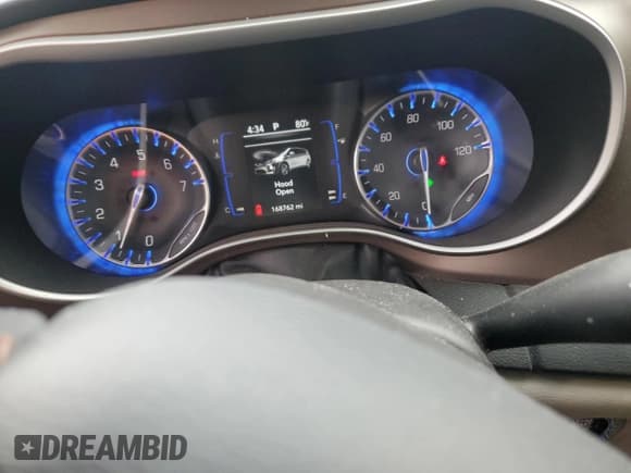 ✅ 2018 Chrysler Pacifica Touring L • VIN: 2C4RC1BG9JR124516 • Лот: 71738455. Опубликован ранее на Copart с пробегом 168 762 миль. Бесплатный доступ к архиву аукционных продаж из США и подробный отчёт об истории автомобиля на DreamBid. Изображение 9.