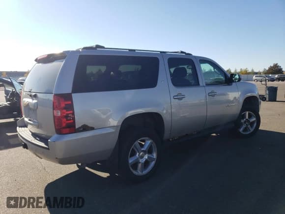 ✅ 2007 Chevrolet Suburban LTZ • VIN: 3GNFK16387G102896 • Lot: 77573624. Wystawiony na Copart z przebiegiem 248 018 mil. Bezpłatny archiwum sprzedaży aukcyjnych z USA i szczegółowy raport historii pojazdu na DreamBid. Zdjęcie 3.