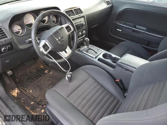 ✅ 2011 Dodge Challenger • VIN: 2B3CJ4DG3BH571104 • Lot: 41513464. Wystawiony na Copart z przebiegiem 174 971 mil. Bezpłatny archiwum sprzedaży aukcyjnych z USA i szczegółowy raport historii pojazdu na DreamBid. Zdjęcie 8.