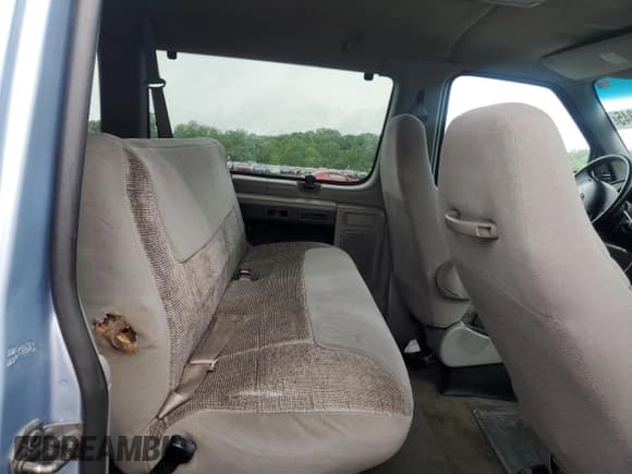 ✅ 1998 Ford Econoline Wagon XL • VIN: 1FBSS31SXWHB99545 • Lot: 54514345. Wystawiony na Copart z przebiegiem 182 370 mil. Bezpłatny archiwum sprzedaży aukcyjnych z USA i szczegółowy raport historii pojazdu na DreamBid. Zdjęcie 11.