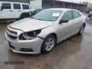 2013 Chevrolet Malibu LS z VIN 1G11A5SA9DF313449, wystawiony jako IAAI lot #42320851 z przebiegiem 123 722 mil mil oraz . Historia ofert i sprzedaży dostępna na DreamBid. Obrazek 2.