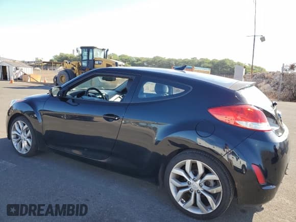 ✅ 2013 Hyundai Veloster w/Gray Int • VIN: KMHTC6AD6DU158071 • Lot: 74145184. Wystawiony na Copart z przebiegiem 77 225 mil. Bezpłatny archiwum sprzedaży aukcyjnych z USA i szczegółowy raport historii pojazdu na DreamBid. Zdjęcie 2.