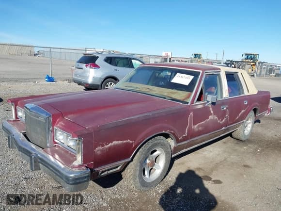 ✅ 1984 Lincoln Town Car • VIN: 1LNBP96FXEY671362 • Lot: 41367432. Listed on IAAI with 81,205 mi. Free auction sales archive from the USA and detailed vehicle history report at DreamBid. Image 2.