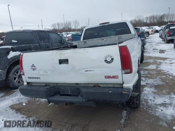 ✅ 2000 GMC Sierra 3500 • VIN: 1GTHC33J5YF404761 • Lot: 41269461. Listed on IAAI with 246,638 mi. Free auction sales archive from the USA and detailed vehicle history report at DreamBid. Image 16.