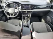 ✅ 2024 Volkswagen Taos S • VIN: 3VV5X7B24RM083839 • Lot: 84659175. Wystawiony na Copart z przebiegiem 45 846 mil. Bezpłatny archiwum sprzedaży aukcyjnych z USA i szczegółowy raport historii pojazdu na DreamBid. Zdjęcie 8.