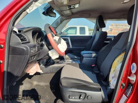 ✅ 2020 Toyota 4Runner SR5 • VIN: JTEZU5JR7L5220504 • Lot: 80403525. Wystawiony na Copart z przebiegiem 101 943 mil. Bezpłatny archiwum sprzedaży aukcyjnych z USA i szczegółowy raport historii pojazdu na DreamBid. Zdjęcie 7.