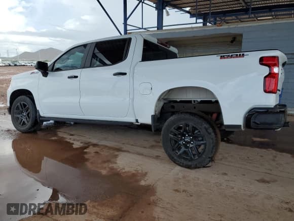✅ 2022 Chevrolet Silverado 1500 LT Trail Boss • VIN: 3GCUDFED0NG636764 • Lot: 81686025. Wystawiony na Copart z przebiegiem 39 839 mil. Bezpłatny archiwum sprzedaży aukcyjnych z USA i szczegółowy raport historii pojazdu na DreamBid. Zdjęcie 2.