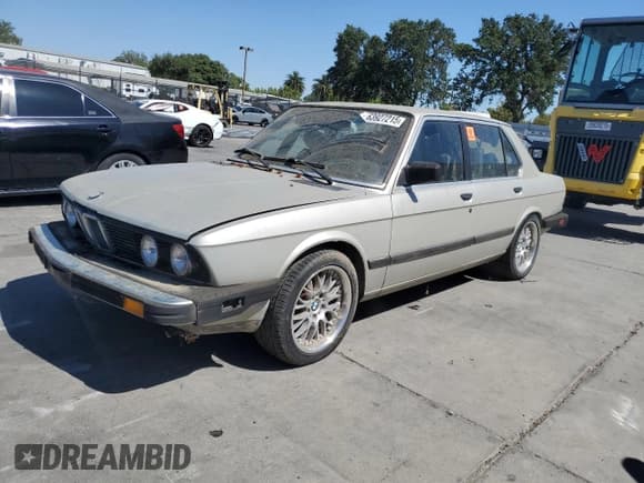 ✅ 1986 BMW 5 Series • VIN: WBADK7300G9652328 • Lot: 63927215. Wystawiony na Copart z przebiegiem 169 552 mil. Bezpłatny archiwum sprzedaży aukcyjnych z USA i szczegółowy raport historii pojazdu na DreamBid. Zdjęcie 1.