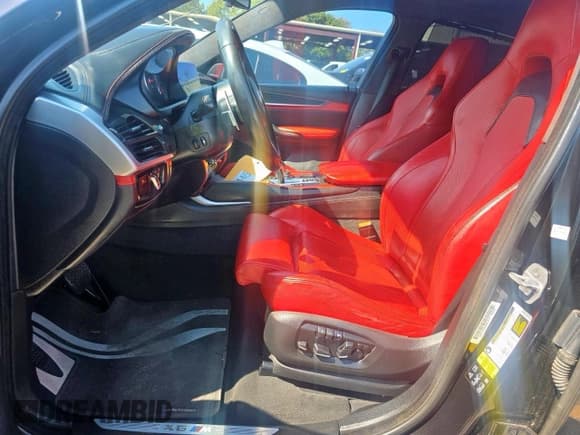 ✅ 2016 BMW X6 M • VIN: 5YMKW8C56G0R43377 • Lot: 86826245. Wystawiony na Copart z przebiegiem 133 084 mil. Bezpłatny archiwum sprzedaży aukcyjnych z USA i szczegółowy raport historii pojazdu na DreamBid. Zdjęcie 13.