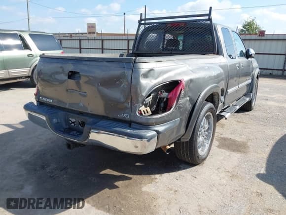 ✅ 2003 Toyota Tundra SR5 • VIN: 5TBRT34133S387074 • Lot: 43532465. Listed on IAAI with 215,079 mi. Free auction sales archive from the USA and detailed vehicle history report at DreamBid. Image 4.