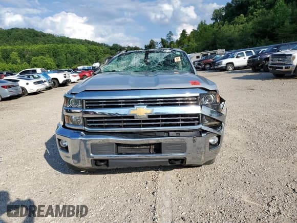 ✅ 2018 Chevrolet Silverado 2500HD LT • VIN: 1GC1KVEG1JF166981 • Lot: 61758485. Wystawiony na Copart z przebiegiem Nie podano. Bezpłatny archiwum sprzedaży aukcyjnych z USA i szczegółowy raport historii pojazdu na DreamBid. Zdjęcie 5.